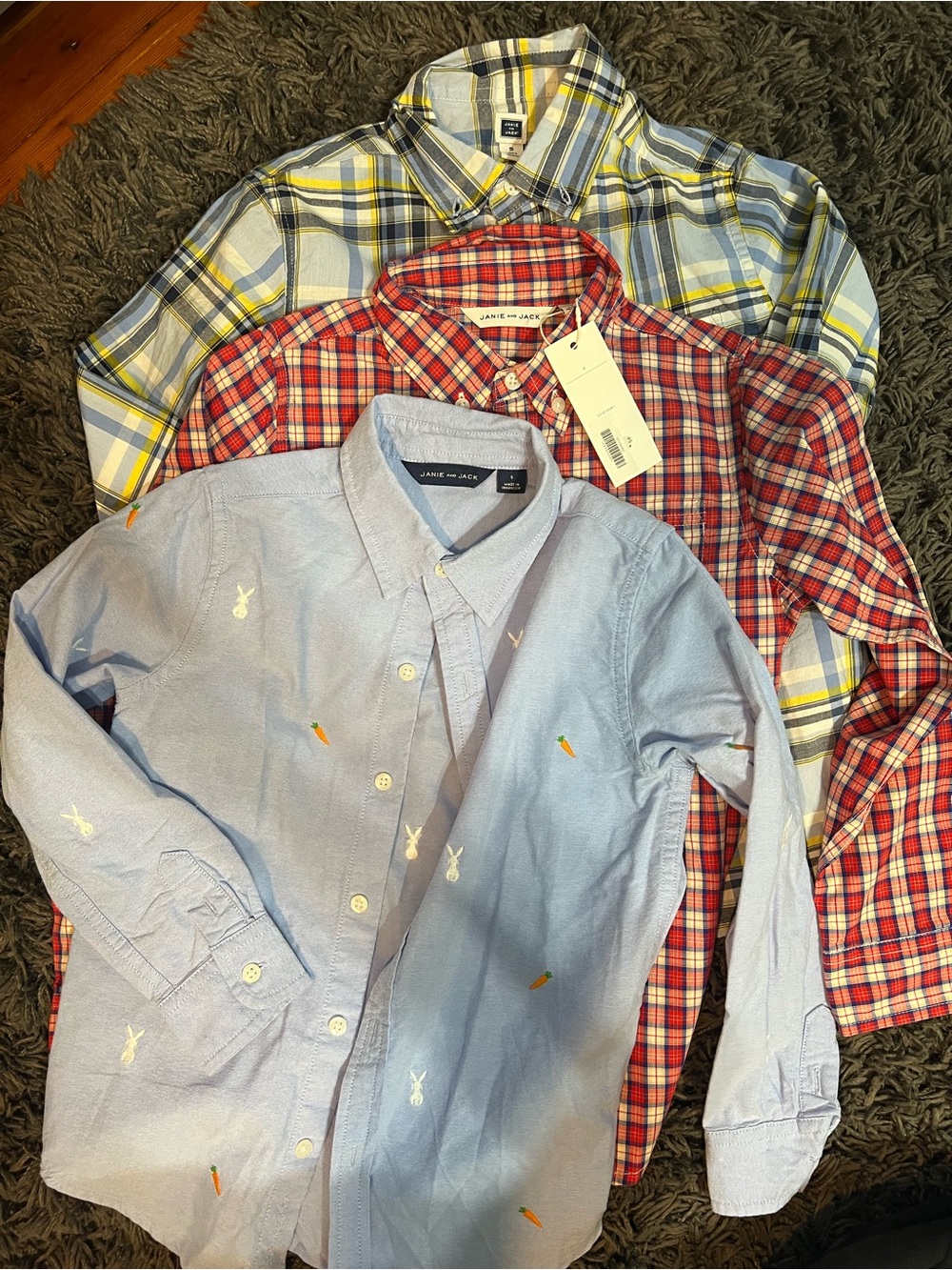 3 boys JANIE and JACK button down shirts
Size 5 and 6